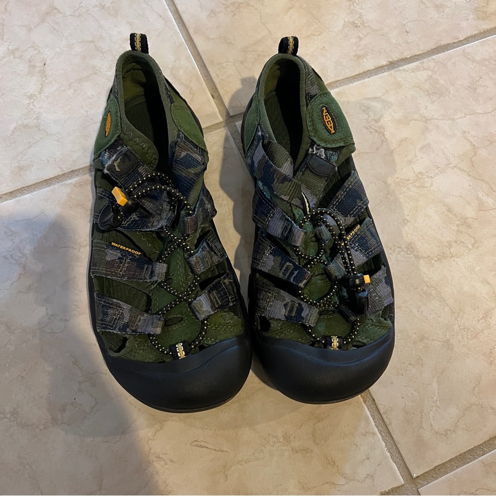 Vintage Keen Newport H2 Youth